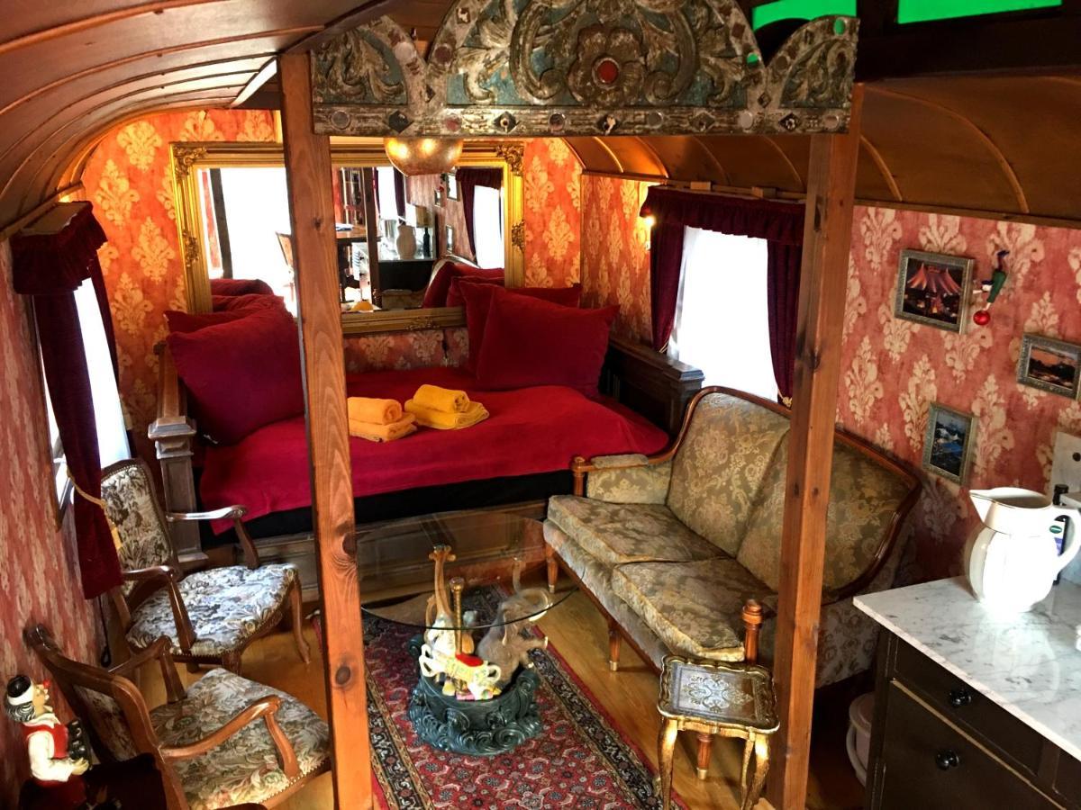Historischer Zirkuswagen Mit Terrasse Und Blick Ins Gruene Witzenhausen Exterior foto